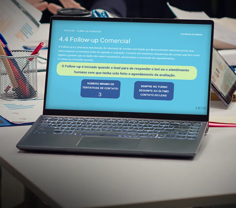 Notebook com apresentação de follow-up comercial